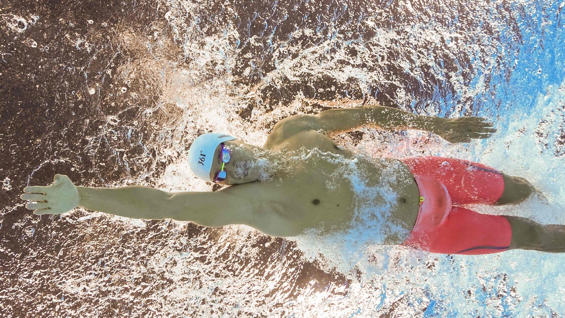 晋级下一阶段引发热议！，Rookie在热火比赛中锐不可当引发球迷热议